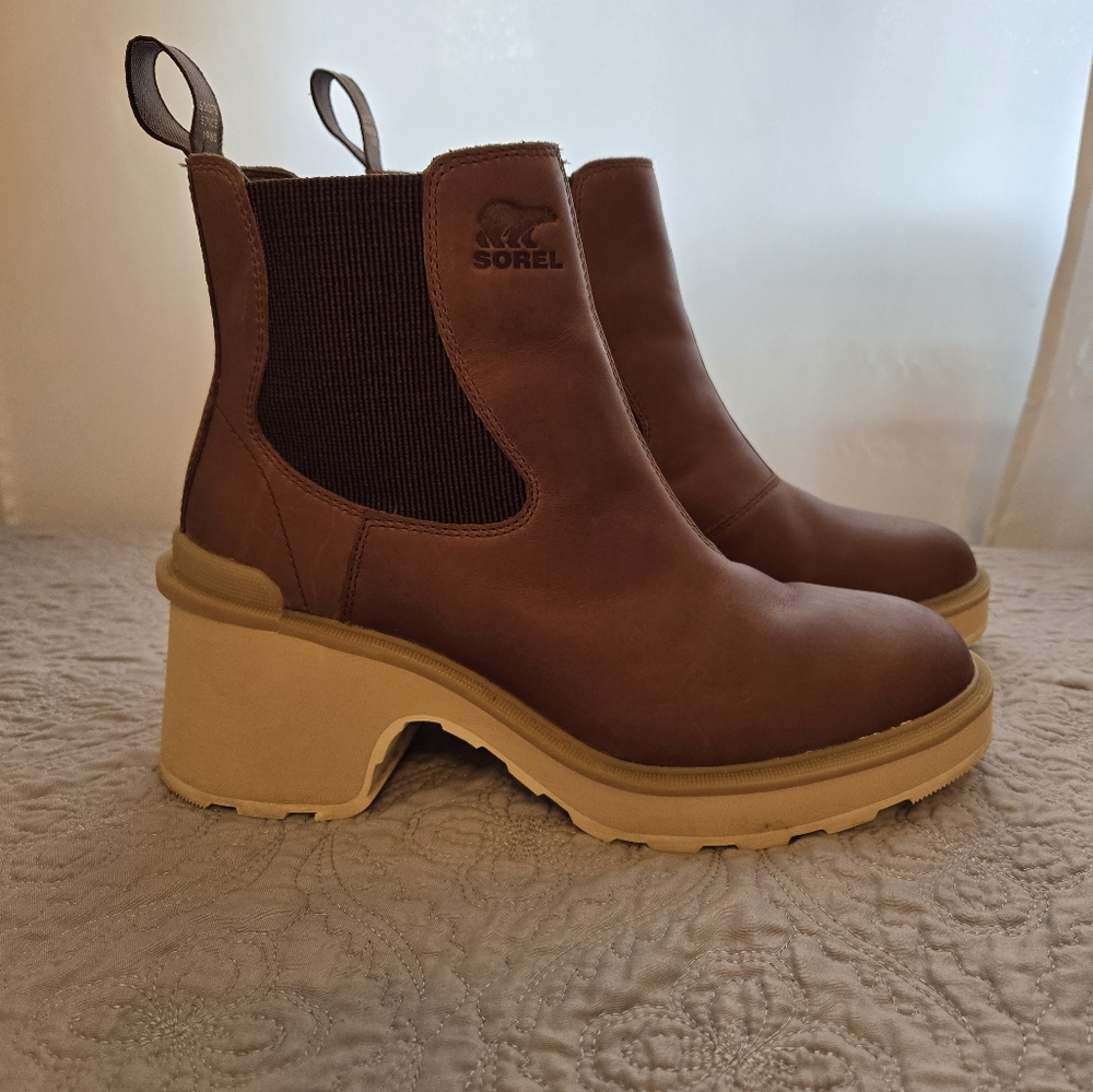 Sorel High Line Heel Chelsea Boot 8.5